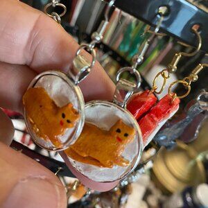 Orange cat earrings, made with clay and handpainted and crafted